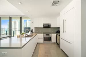 68 Se 6th St 1201, Miami