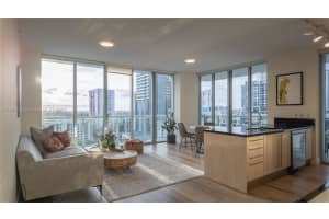 79 SW 12th St Apt 1712-S, Miami, FL 33130, Sold 12/20/24