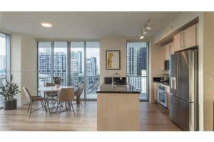 79 SW 12th St Apt 1712-S, Miami, FL 33130, Sold 12/20/24