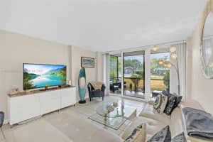 115 Royal Pk Dr, Oakland Park, FL 33309, Sold 11/04/24