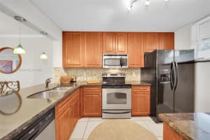 110 Lake Emerald Dr APT 303, Oakland Park, FL 33309, Sold 12/20/24