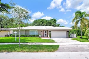 14530 Sabal Dr, Miami Lakes, FL 33014, Sold 12/06/24