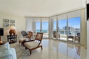 21050 Point Pl 2702, Aventura