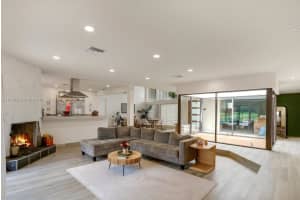 521 W Lake Dasha Dr, Plantation, FL 33324, Sold 11/13/24