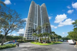 3500 Mystic Pointe Dr 3502, Aventura