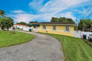 7645 SW 19th St, Miami, FL 33155, Sold 01/27/25