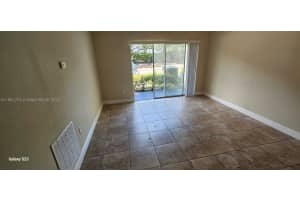 431 Executive Center Dr APT 104, West Palm Beach, FL 33401, Sold 11/14/24