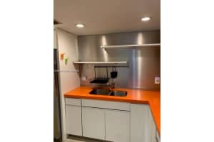 5050 NW 7th St APT 407, Miami, FL 33126, Sold 12/11/24