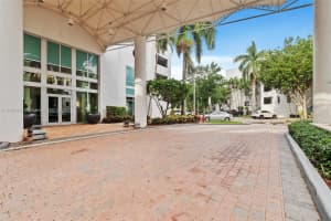 7900 Harbor Island Dr APT 513, North Bay Village, FL 33141, Sold 10/17/25