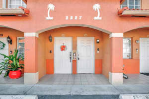 2527 W 76th St APT 208, Hialeah, FL 33016, Sold 12/05/24