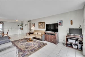 231 174th St APT 815, Sunny Isles Beach, FL 33160, Sold 03/27/25
