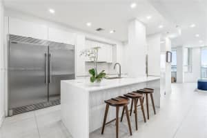 808 Brickell Key Dr APT 201, Miami, FL 33131, Sold 12/03/24