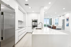 808 Brickell Key Dr APT 201, Miami, FL 33131, Sold 12/03/24