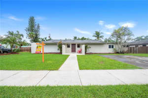 435 NW 18th St, Homestead, FL 33030, Sold 08/19/25