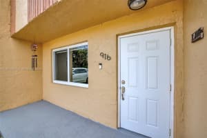 916 W 81st Pl, Hialeah, FL 33014, Sold 12/17/24