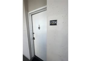 1300 Lincoln Rd D204, Miami Beach, FL 33139, Sold 01/09/25