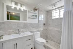 17326 NW 74th Ave APT 202, Hialeah, FL 33015, Sold 11/01/24