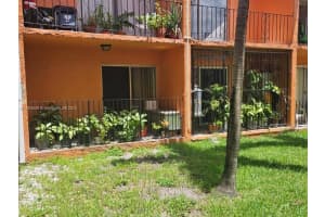 1300 W 47th Pl APT 117, Hialeah, FL 33012, Sold 10/28/24