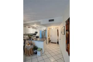 1201 Hillcrest Ct APT 215, Hollywood, FL 33021, Sold 11/15/24