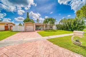 1211 Nw 96th Ter, Pembroke Pines