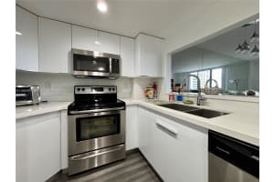 540 Brickell Key Dr APT 900, Miami, FL 33131, Sold 05/16/25