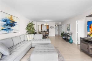 5601 Collins Ave APT 417, Miami Beach, FL 33140, Sold 04/23/25