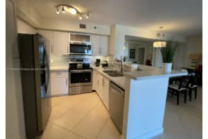 19601 E Country Club Dr 7501, Aventura