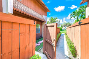6634 SW 114th Pl APT H, Miami, FL 33173, Sold 12/12/24