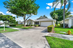527 SE 27th Dr, Homestead, FL 33033, Sold 03/14/25