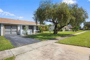5546 Lakewood Cir S, Margate, FL 33063, Sold 11/15/24