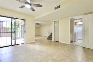 8104 Sw 23rd St 28d, North Lauderdale