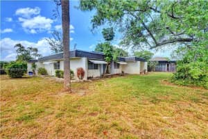 5704 Mulberry Dr, Tamarac, FL 33319, Sold 11/27/24