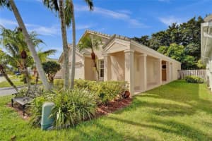 Lake Park Cir N, Davie, FL 33328, Sold 11/26/24