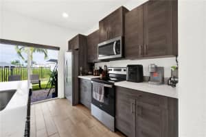 805 SE 18th St, Homestead, FL 33035, Sold 12/19/24