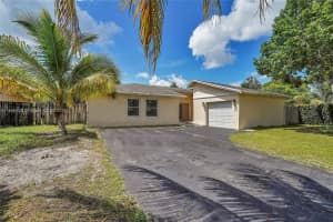387 NW 39th Way, Deerfield Beach, FL 33442, Sold 02/28/25