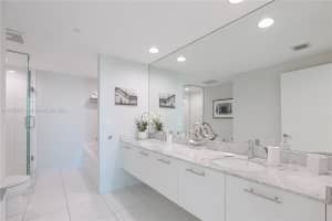 55 SE 6th St APT 2205, Miami, FL 33131, Sold 04/04/25