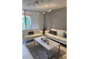 19877 E Country Club Dr 3603, Aventura