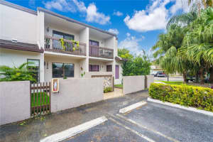 10016 NW 41st St #33, Doral, FL 33178, Sold 12/02/24