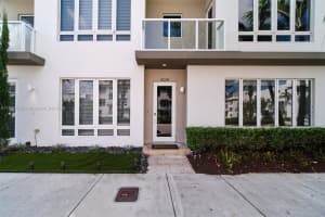 10518 NW 66th St, Doral, FL 33178, Sold 12/09/24