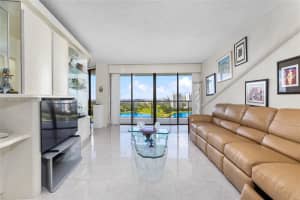 20281 E Country Club Dr 1709, Aventura