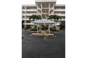 3970 Oaks Clubhouse Dr 302, Pompano Beach