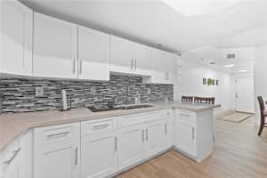 17425 NW 75th Pl APT 107, Hialeah, FL 33015, Sold 11/27/24