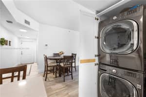 17425 NW 75th Pl APT 107, Hialeah, FL 33015, Sold 11/27/24