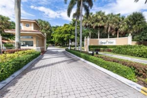 13031 NW 5th St, Plantation, FL 33325, Sold 01/15/25