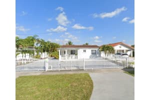 441 E 37th St, Hialeah
