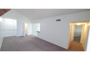 215 Lake Pointe Dr 210, Oakland Park