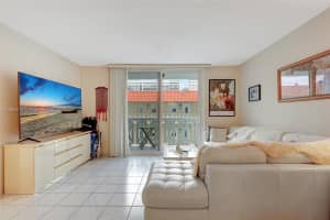 3113 S Ocean Dr APT 402, Hallandale Beach, FL 33009, - MLS#A11669510