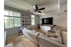 2811 Ne 185th St 805, Aventura