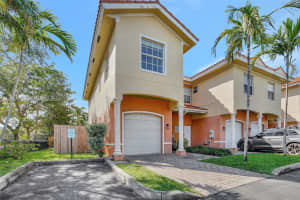 2307 Washington St APT 1, Hollywood, FL 33020, Sold 01/03/25