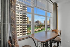 905 Brickell Bay Dr APT 1121, Miami, FL 33131, - MLS#A11670066